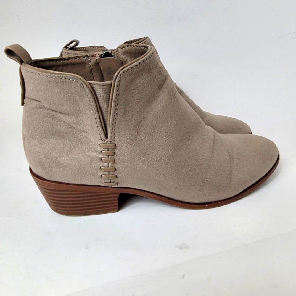 Sam & Libby Faux Suede Ankle Boot Size 6